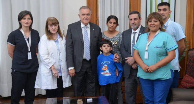 El Gobernador recibió a Ricardito, el niño de Catamarca que fue salvado por el sistema de salud tucumano