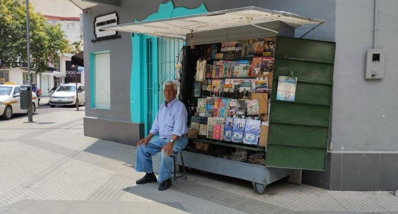 “Dio su vida ahí”: el mensaje de la familia de Pepe Paz, el histórico canillita de 25 de Mayo y San Juan, en pleno centro de Tucumán