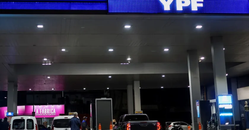 Desde el 23 de junio, será más barato cargar nafta en la madrugada