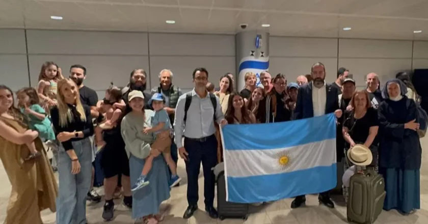 El Gobierno repatria a los argentinos varados en Israel en medio de la guerra con Irán
