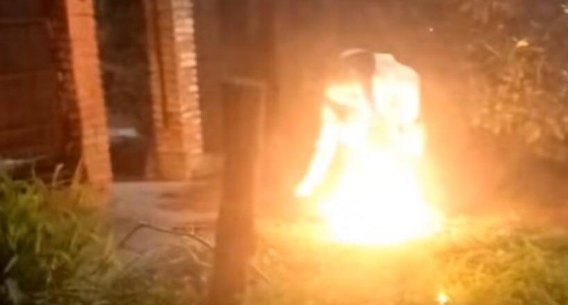 “¡Sinvergüenza!”: el video del dramático momento que se vive esta noche en un barrio tucumano