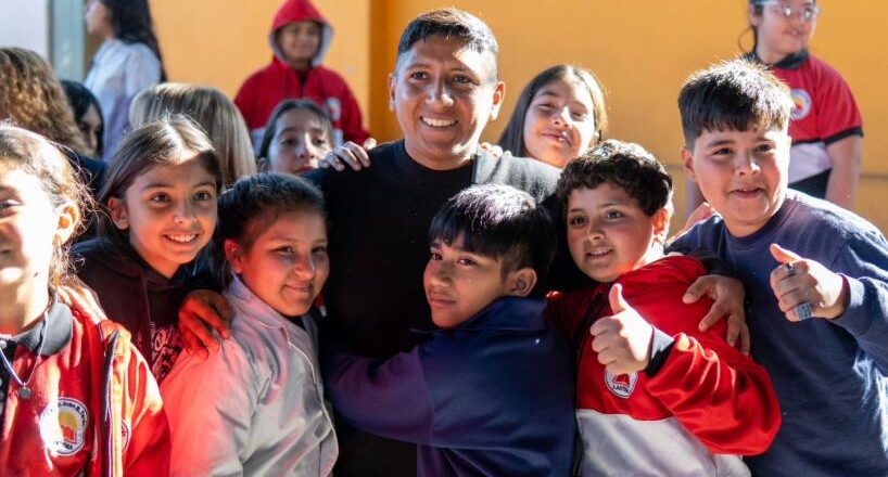“En Tucumán, los niños primero”: entregaron 14.000 kits escolares en Banda del Río Salí
