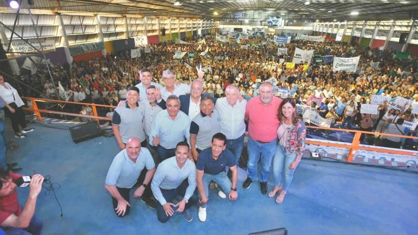 “¡Más de 10 mil personas!”: Jaldo encabezó un multitudinario acto de ATSA y recibió el respaldo al Frente Tucumán Primero