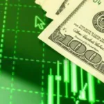 El dólar oficial anotó su mayor salto desde abril y rozó los $1430