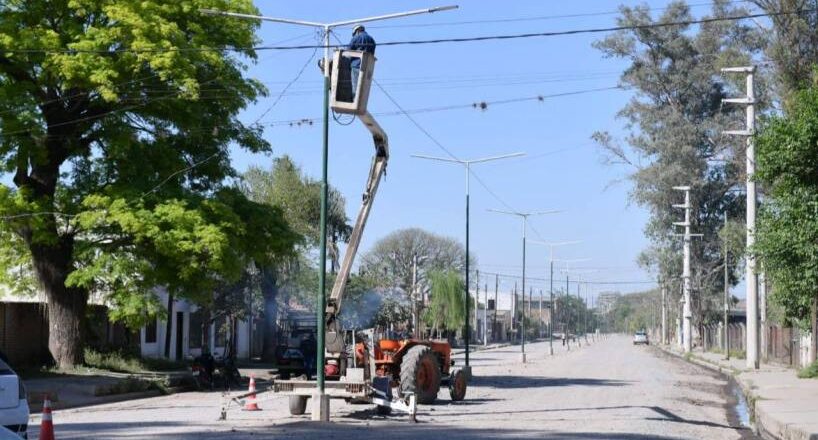 “El superávit va a las comunas”: 18.000 metros cuadrados de adoquines y nuevo alumbrado público en San Andrés