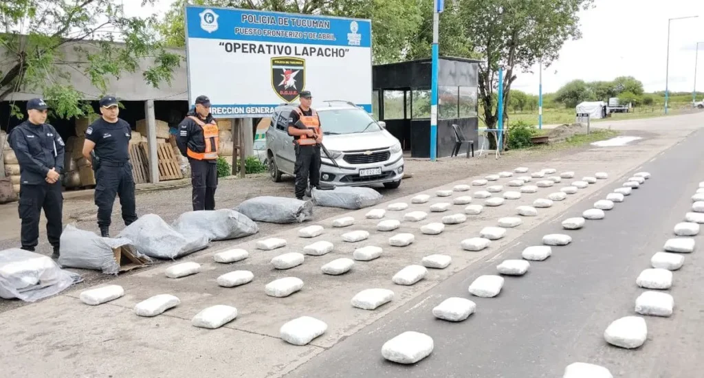 La Policía secuestró alrededor de 120 kilos de marihuana en 7 de Abril