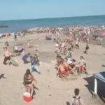 Mar Chiquita: dos tucumanos se descompensaron tras la ola gigante