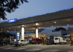 El viernes vence el congelamiento de precios de YPF: ¿habrá nuevos aumentos de combustible?