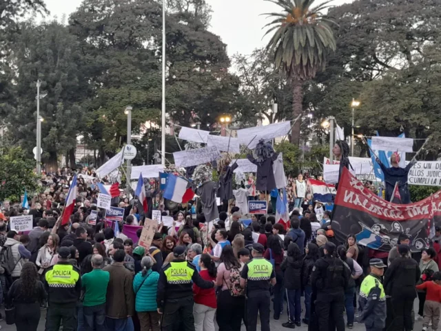Marcha Federal: la comunidad universitaria se moviliza en Plaza Independencia