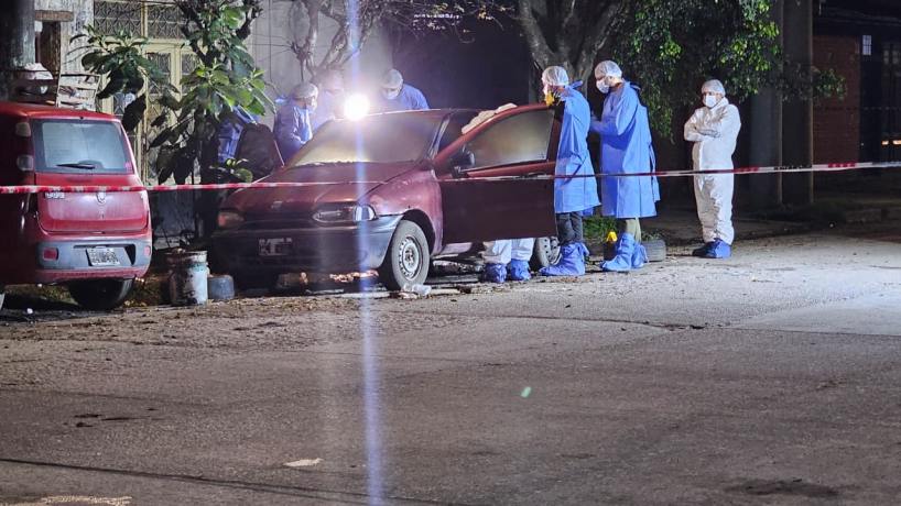¿Quién era la mujer hallada sin vida en un auto incendiado al este de San Miguel de Tucumán?