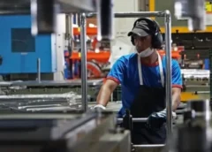 La construcción y la industria volvieron a caer en abril