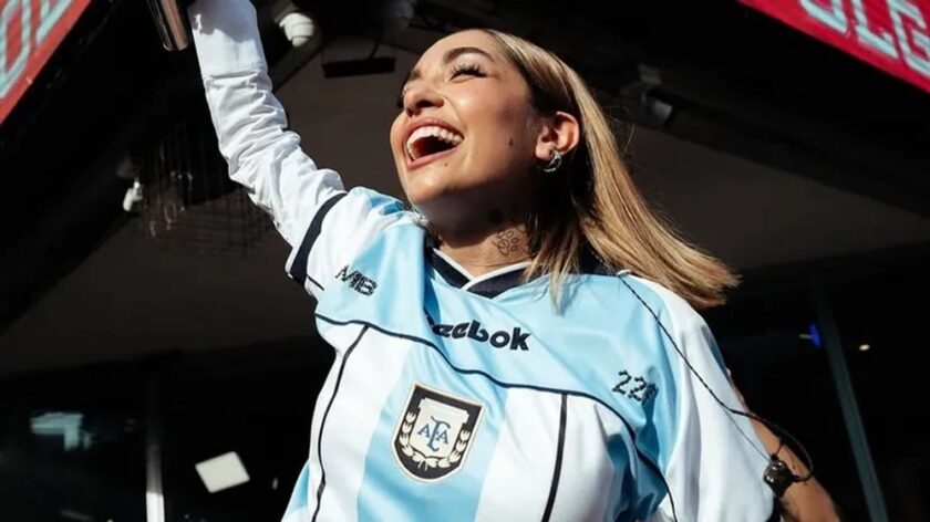 María Becerra cantará el himno argentino en la final del Mundial