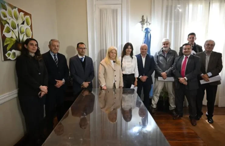 El Gobierno firmó un convenio para avanzar con el Acueducto de Vipos